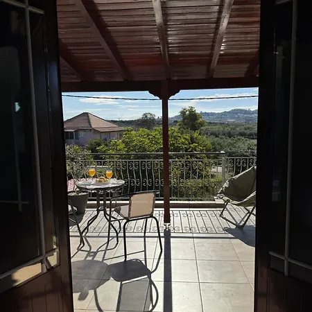 Takis' Attic شقة *