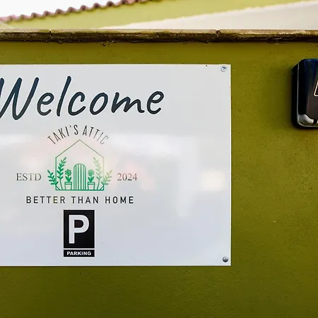 Takis' Attic Lägenhet