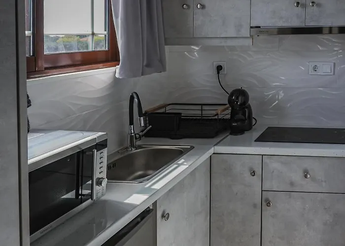 Takis' Attic * Ájosz Ilíasz